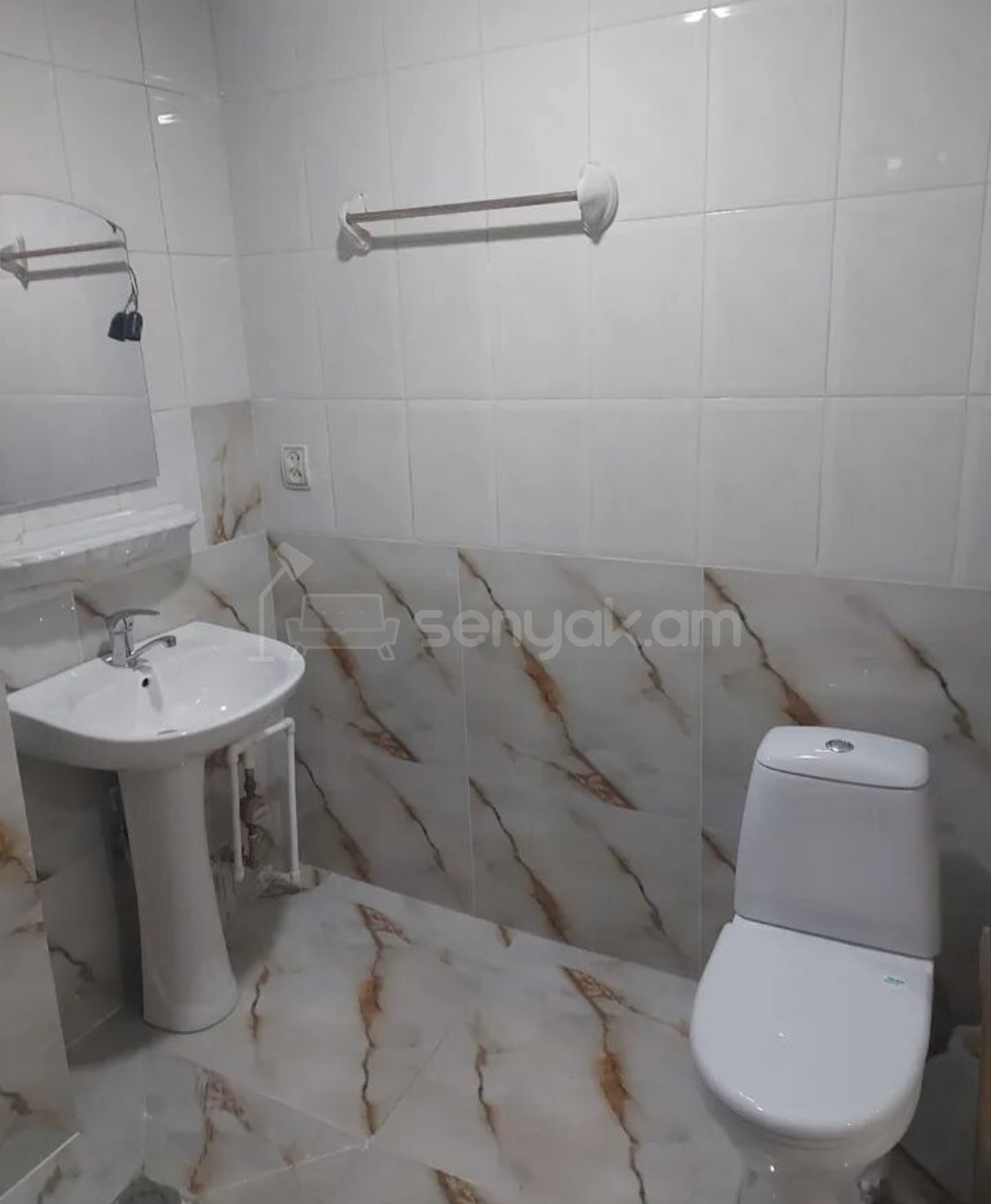 2 Սենյականոց Բնակարան Քարե Շենքում, 55քմ, 2/4 հարկ, Նորմալ Վիճակում, Կահավորված