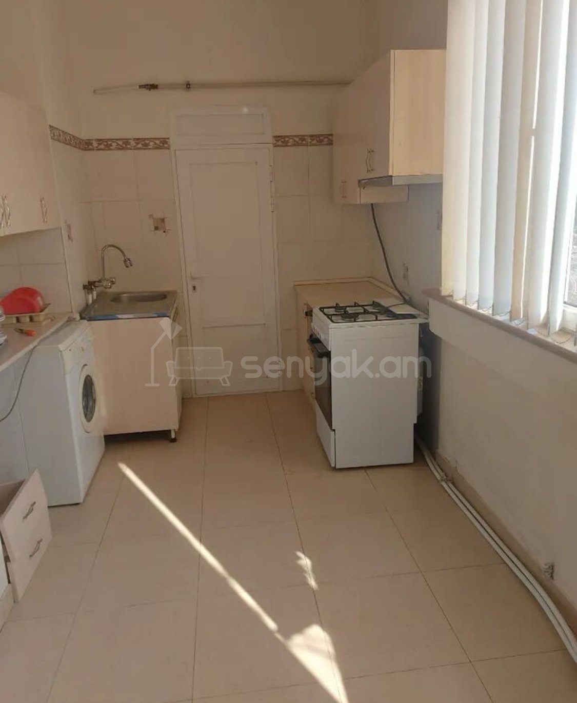 2 Սենյականոց Բնակարան Քարե Շենքում, 55քմ, 2/4 հարկ, Նորմալ Վիճակում, Կահավորված