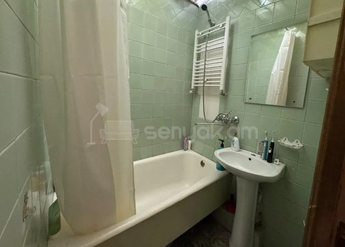 4 Սենյականոց Բնակարան Քարե Շենքում, 100քմ, 5/5 հարկ, Կոսմետիկ Վերանորոգված, Կահավորված, Արևկող