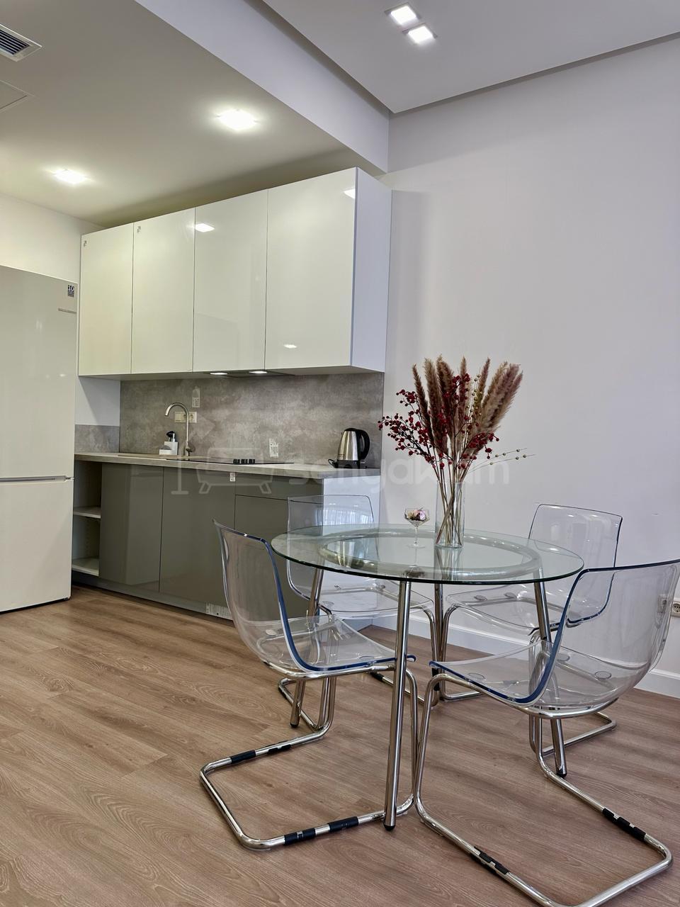 2 Սենյականոց Բնակարան Նորակառույցում, 75քմ, 3/5 հարկ, Դիզայներական Վերանորոգված, Կահավորված, Արևկող