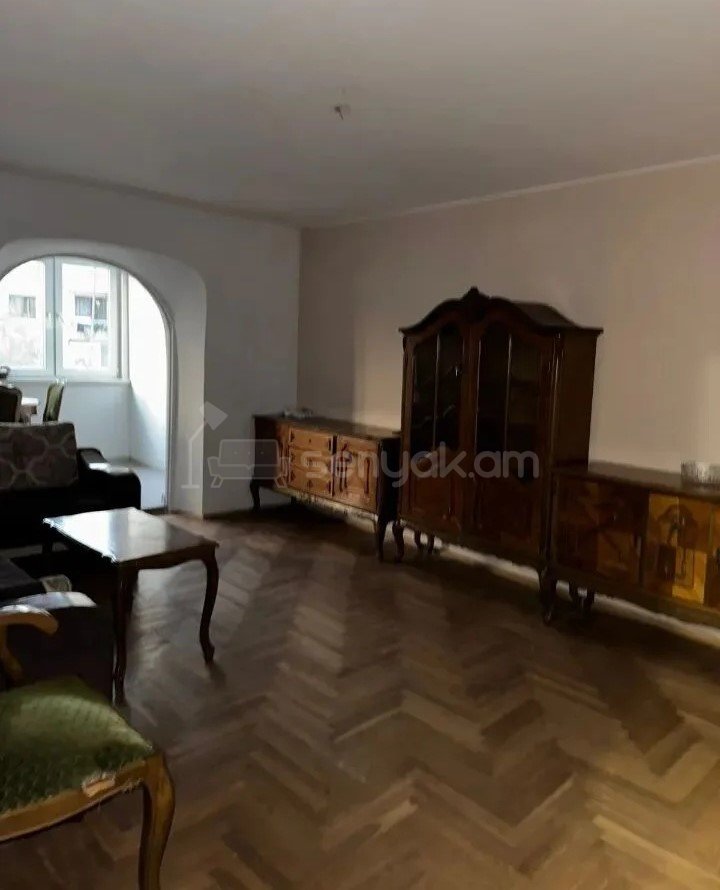 4 Սենյականոց Բնակարան Քարե Շենքում, 80քմ, 3/4 հարկ, Նորմալ Վիճակում