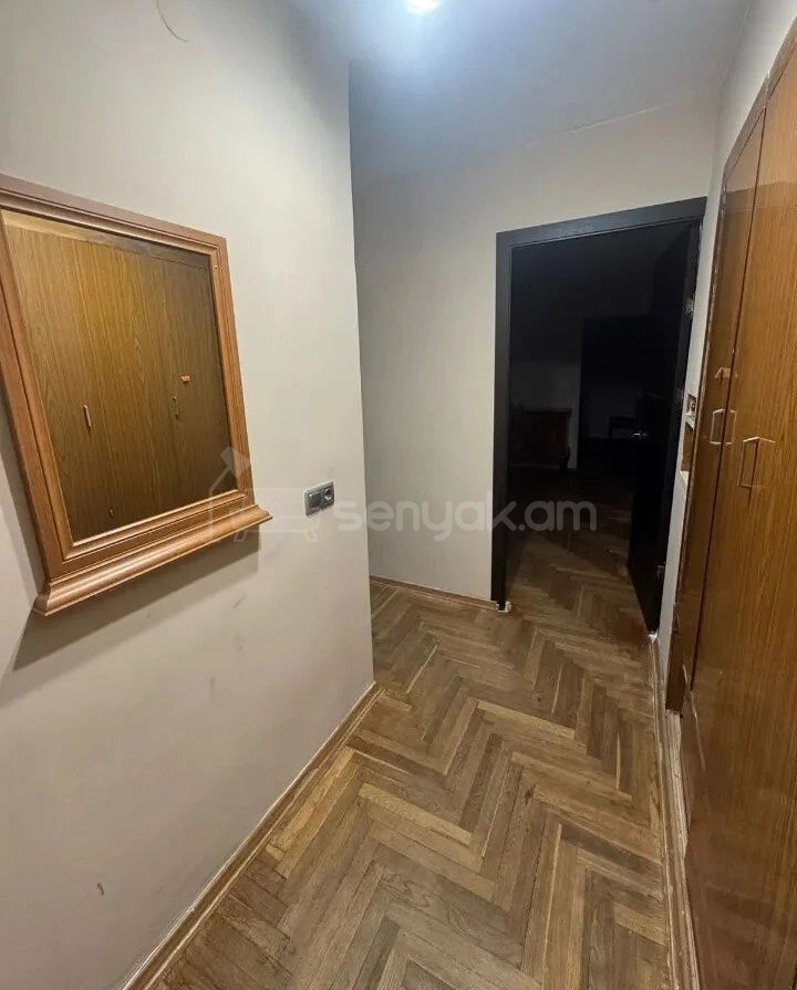 4 Սենյականոց Բնակարան Քարե Շենքում, 80քմ, 3/4 հարկ, Նորմալ Վիճակում