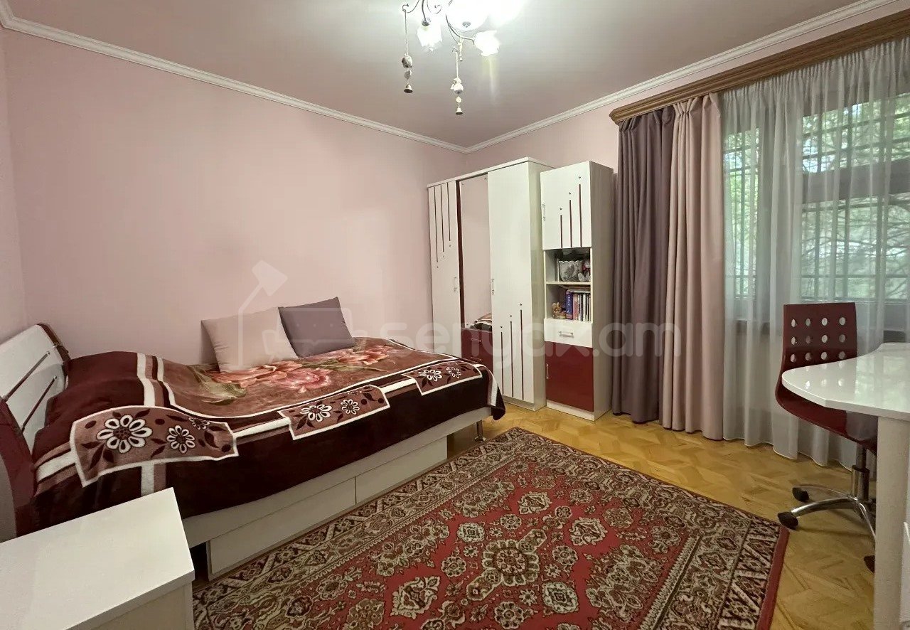 3 Սենյականոց Բնակարան Քարե Շենքում, 76քմ, 2/5 հարկ, Կապիտալ Վերանորոգված