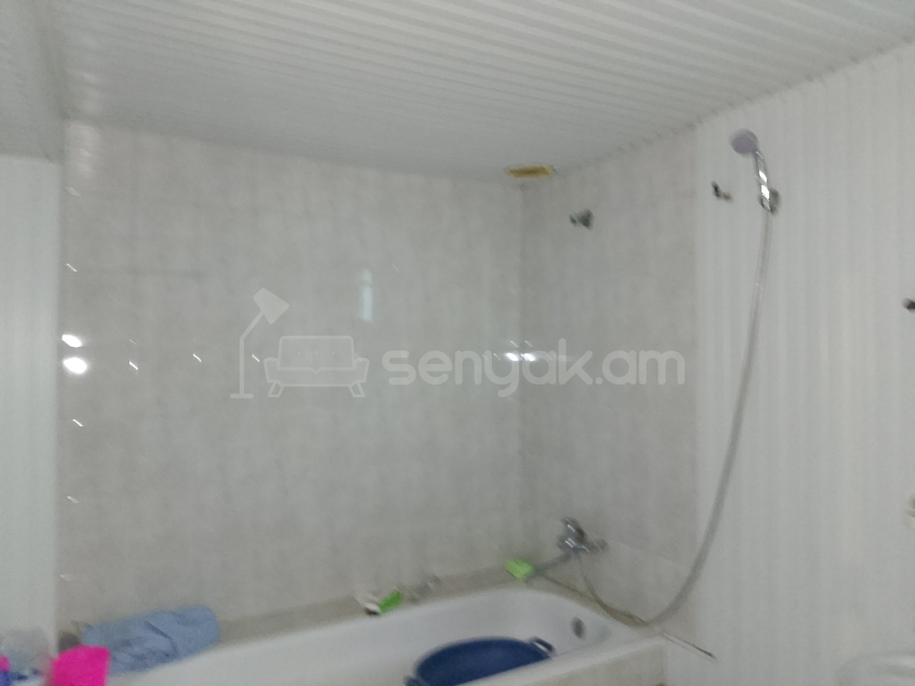 4 Սենյականոց Բնակարան Քարե Շենքում, 110քմ, 1/1 հարկ, Նորմալ Վիճակում, Կահավորված