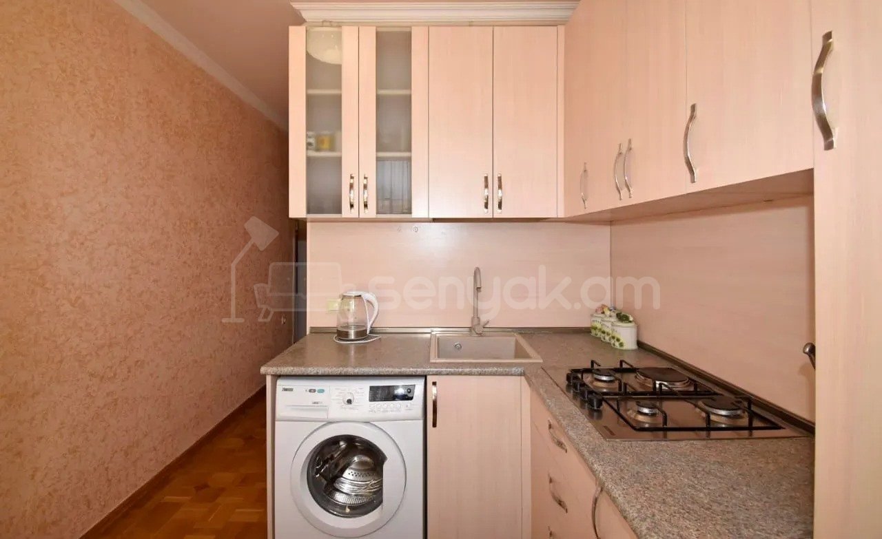 1 Սենյականոց Բնակարան Քարե Շենքում, 40քմ, 4/5 հարկ, Կապիտալ Վերանորոգված