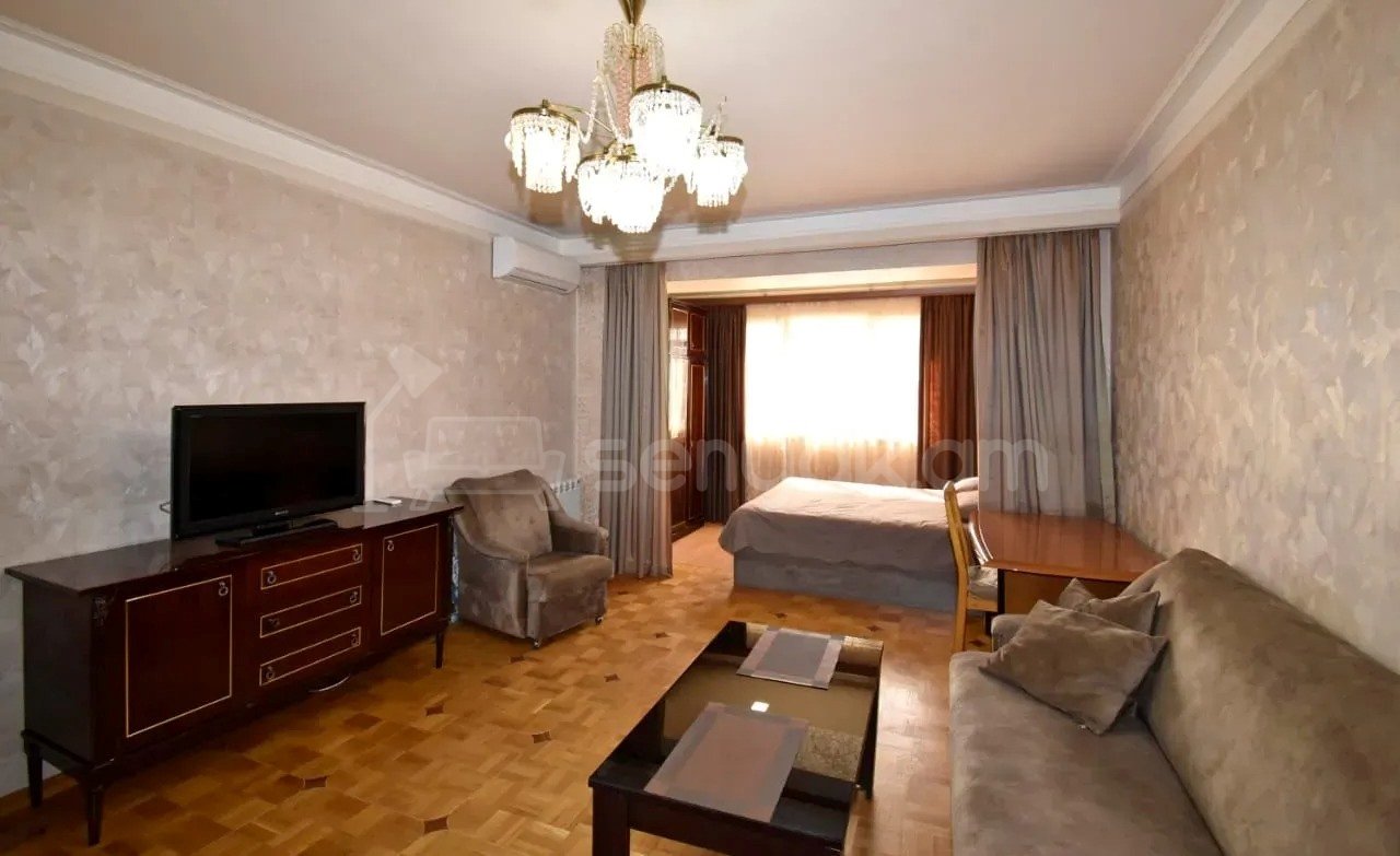 1 Սենյականոց Բնակարան Քարե Շենքում, 40քմ, 4/5 հարկ, Կապիտալ Վերանորոգված