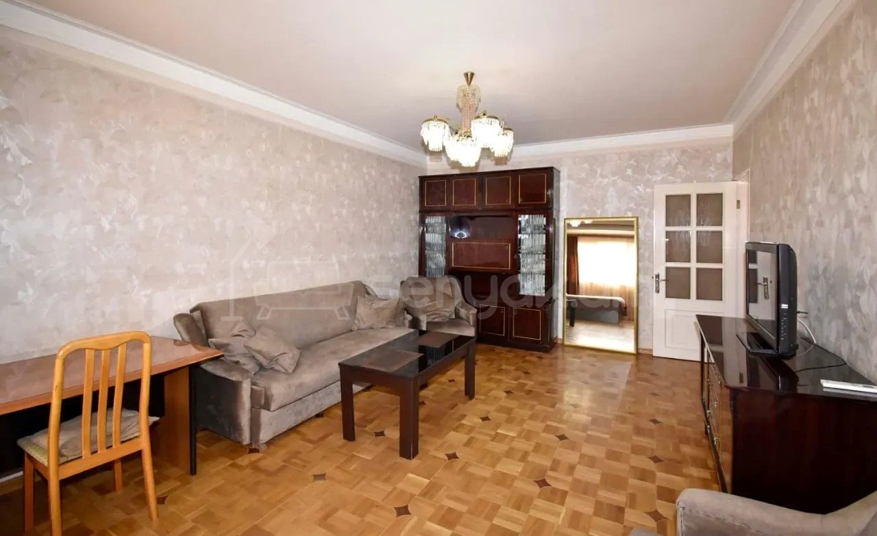 1 Սենյականոց Բնակարան Քարե Շենքում, 40քմ, 4/5 հարկ, Կապիտալ Վերանորոգված