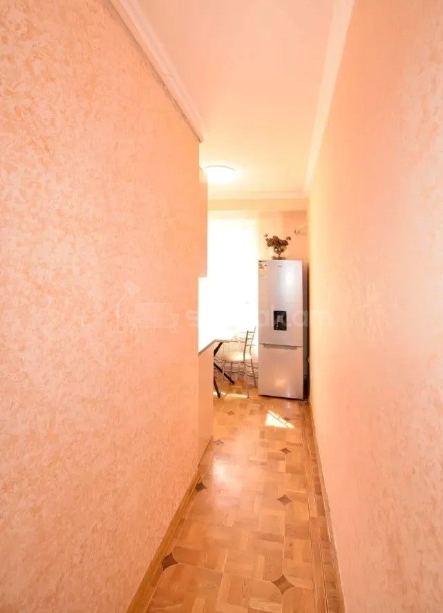 1 Սենյականոց Բնակարան Քարե Շենքում, 40քմ, 4/5 հարկ, Նորմալ Վիճակում