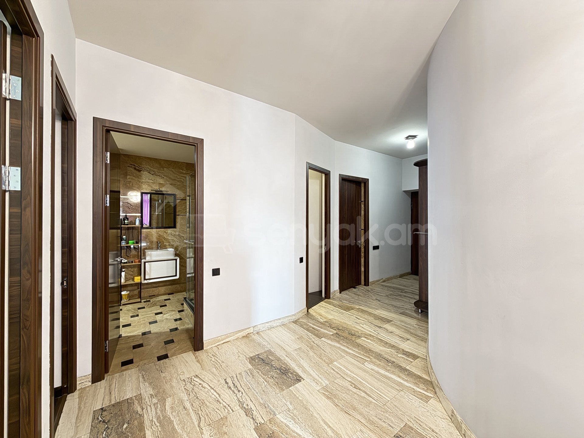 4 Սենյականոց Բնակարան Նորակառույցում, 200քմ, 7/9 հարկ, Դիզայներական Վերանորոգված