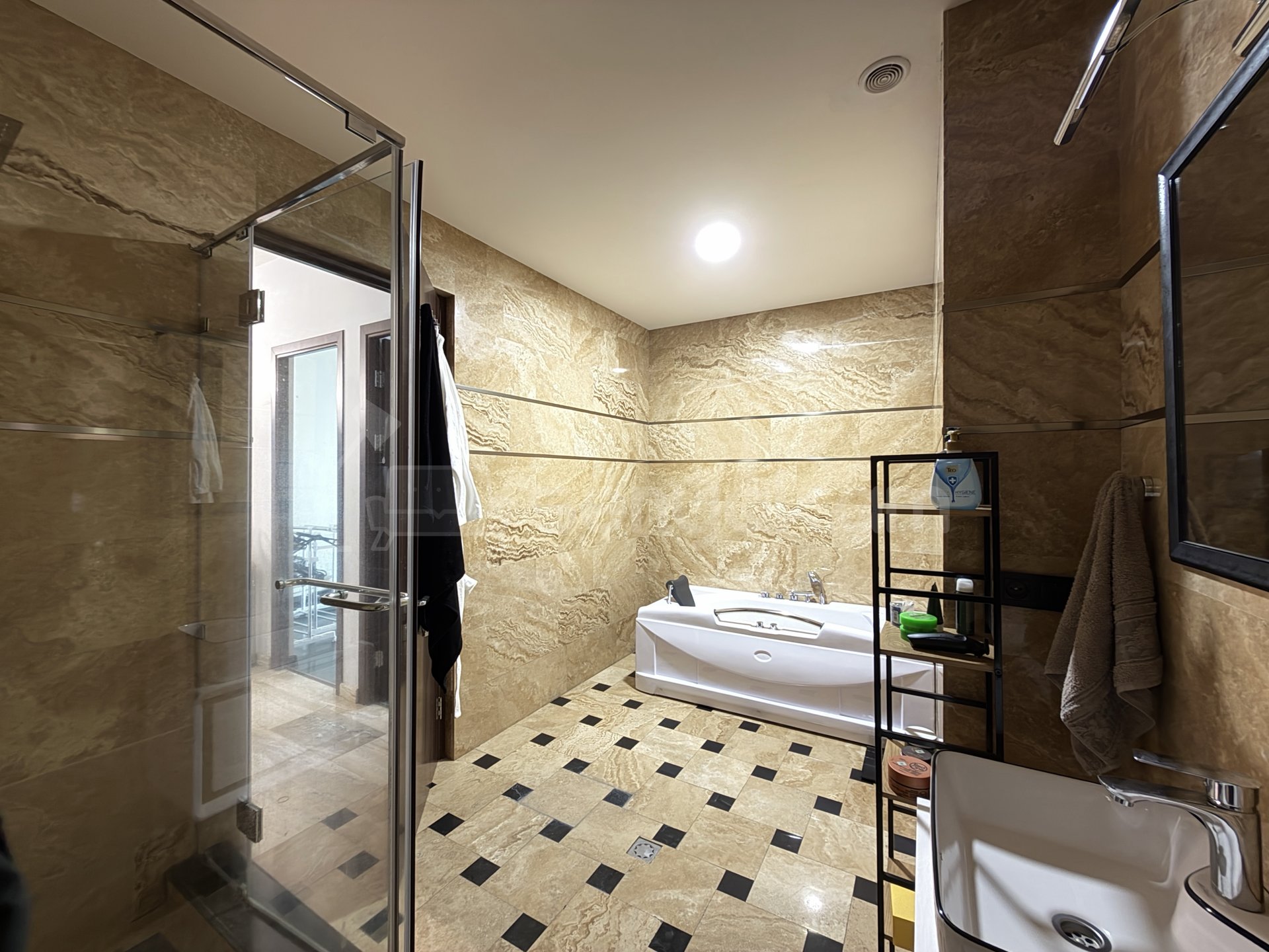 4 Սենյականոց Բնակարան Նորակառույցում, 200քմ, 7/9 հարկ, Դիզայներական Վերանորոգված