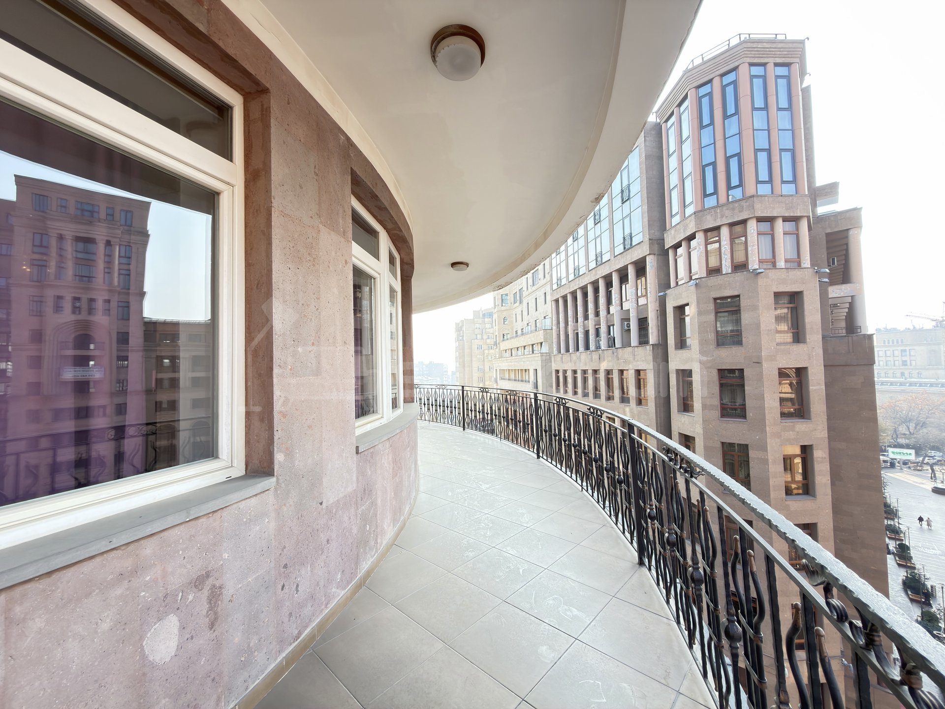 4 Սենյականոց Բնակարան Նորակառույցում, 200քմ, 7/9 հարկ, Դիզայներական Վերանորոգված