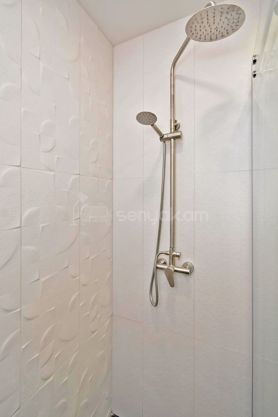 3 Սենյականոց Բնակարան Քարե Շենքում, 61քմ, 2/5 հարկ, Կապիտալ Վերանորոգված