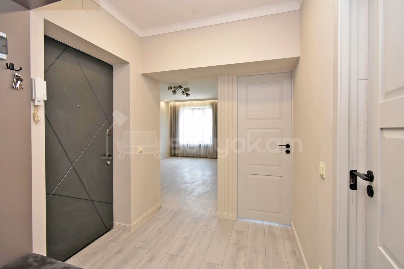 3 Սենյականոց Բնակարան Քարե Շենքում, 61քմ, 2/5 հարկ, Կապիտալ Վերանորոգված