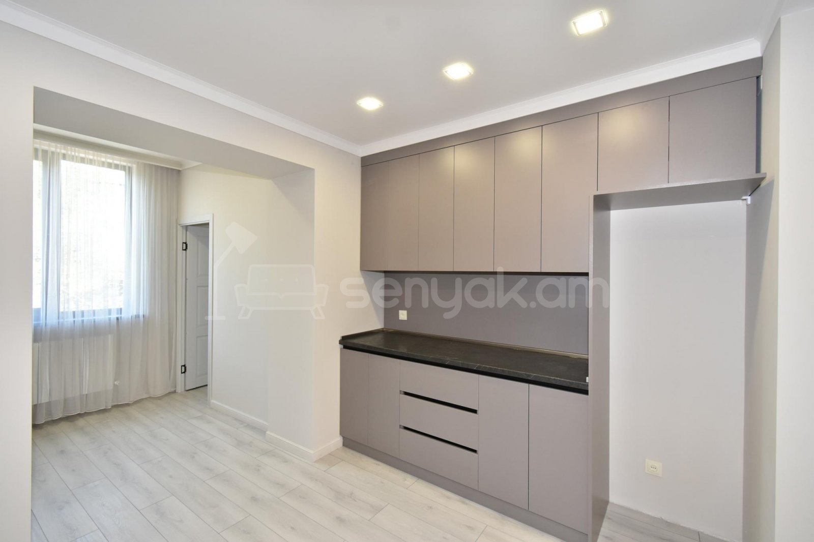 3 Սենյականոց Բնակարան Քարե Շենքում, 61քմ, 2/5 հարկ, Կապիտալ Վերանորոգված