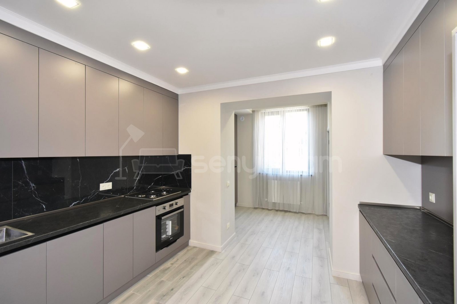 3 Սենյականոց Բնակարան Քարե Շենքում, 61քմ, 2/5 հարկ, Կապիտալ Վերանորոգված