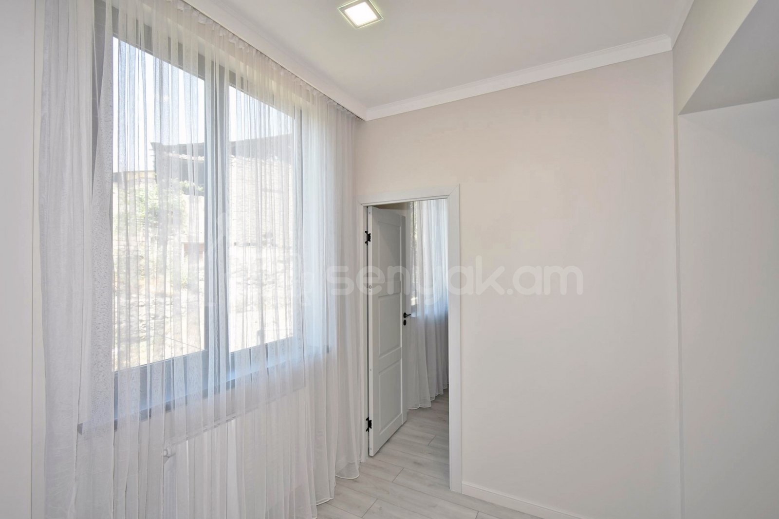 3 Սենյականոց Բնակարան Քարե Շենքում, 61քմ, 2/5 հարկ, Կապիտալ Վերանորոգված