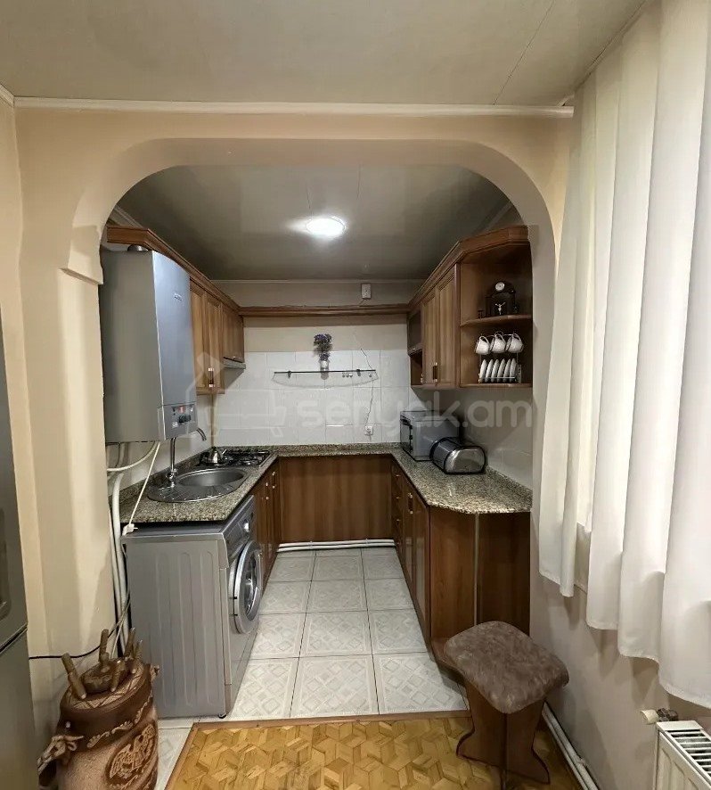 3 Սենյականոց Բնակարան Քարե Շենքում, 76քմ, 2/5 հարկ, Կապիտալ Վերանորոգված