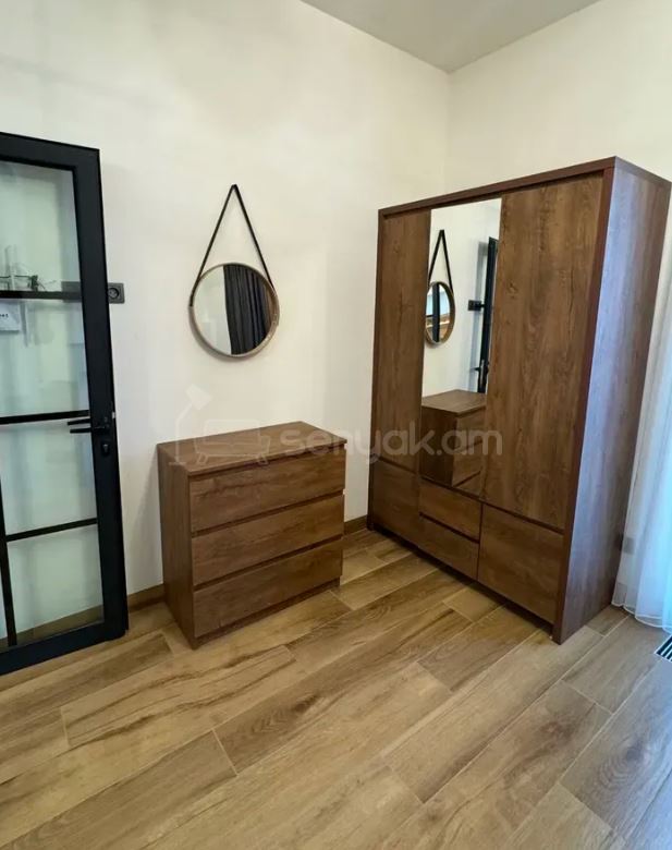 2 Սենյականոց Բնակարան Քարե Շենքում, 42քմ, 3/3 հարկ, Դիզայներական Վերանորոգված, Կահավորված, Արևկող