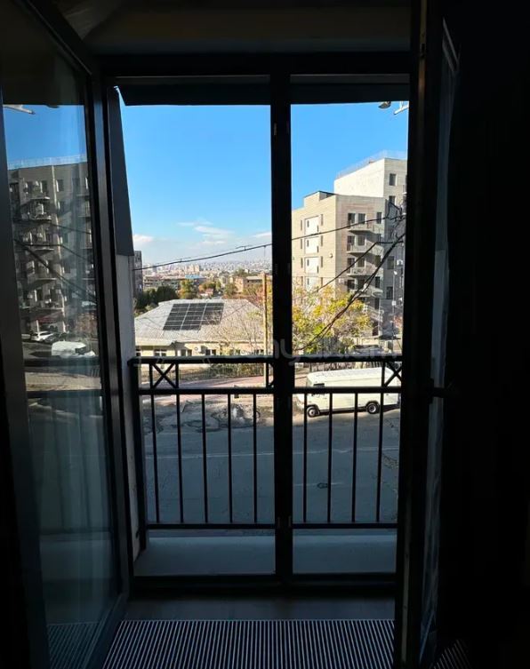 2 Սենյականոց Բնակարան Քարե Շենքում, 42քմ, 3/3 հարկ, Դիզայներական Վերանորոգված, Կահավորված, Արևկող