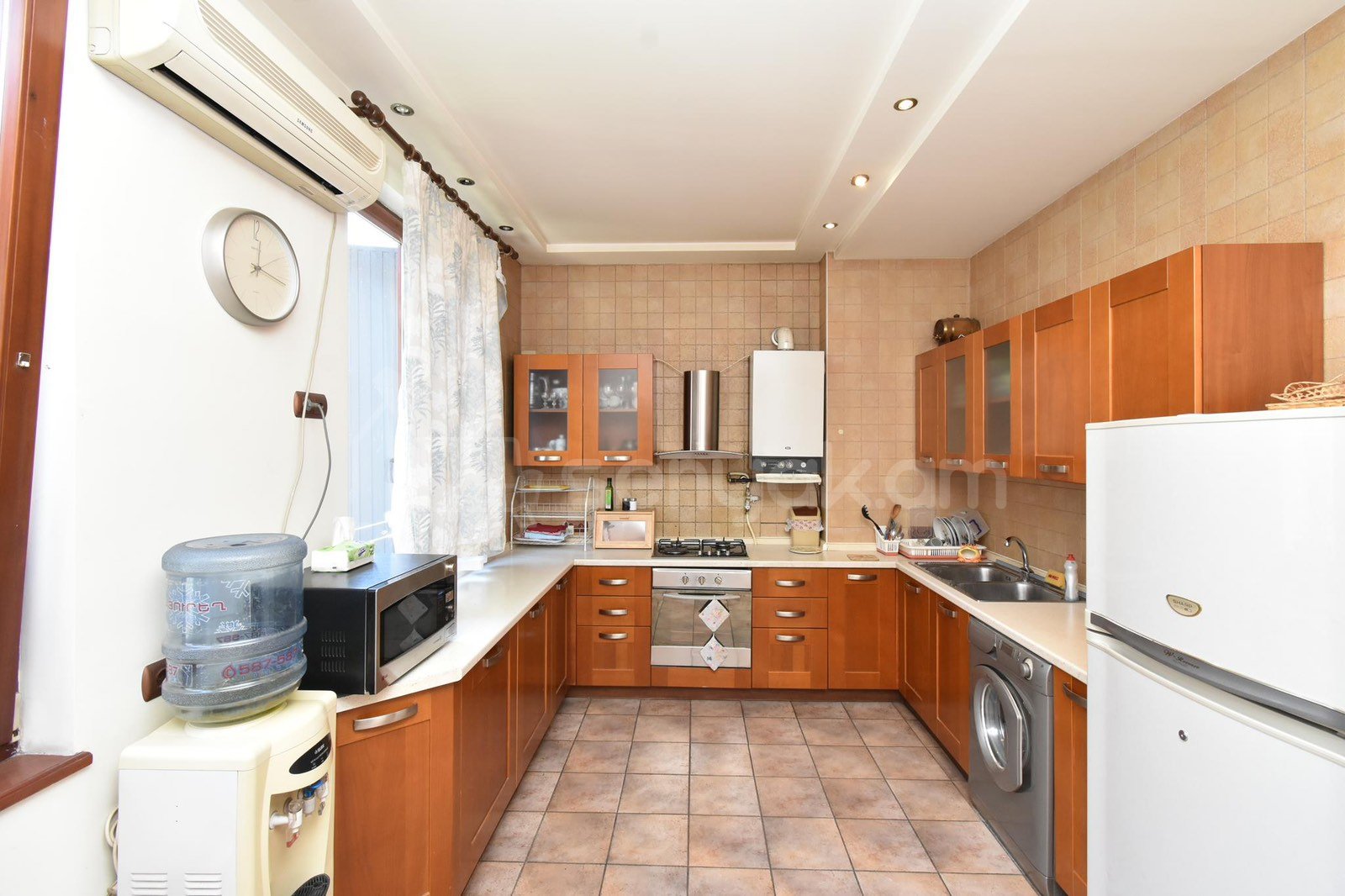 3 Սենյականոց Բնակարան Քարե Շենքում, 90քմ, 4/4 հարկ, Կապիտալ Վերանորոգված, Կահավորված, Արևկող