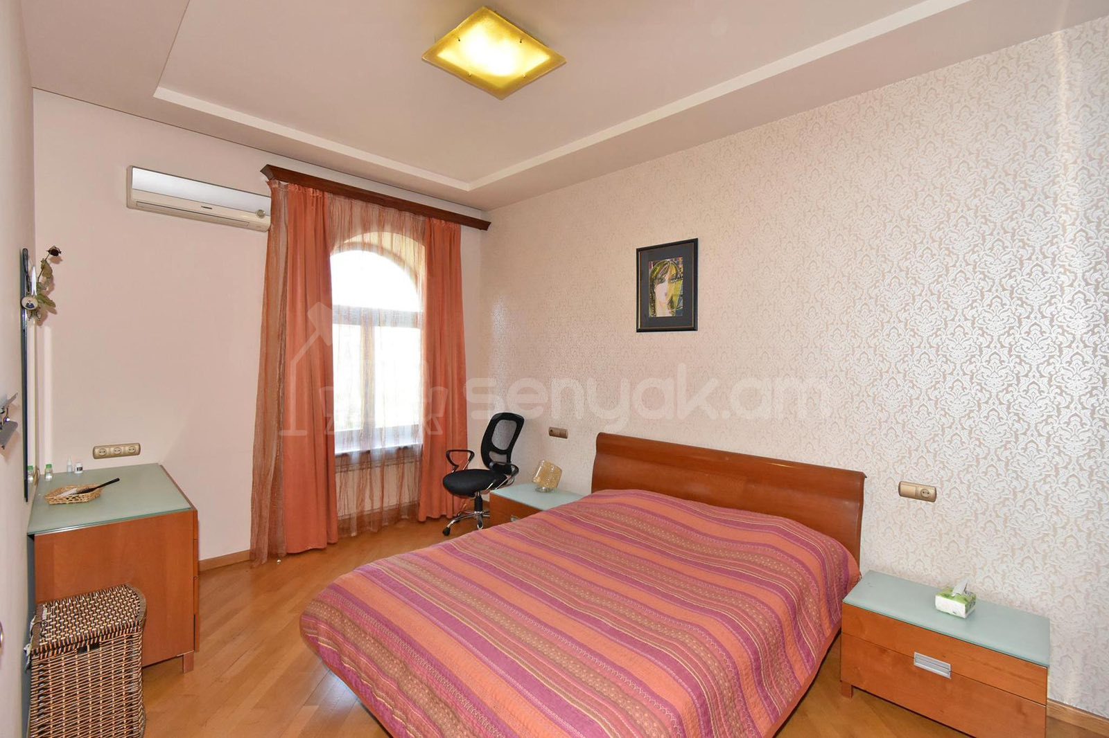 3 Սենյականոց Բնակարան Քարե Շենքում, 90քմ, 4/4 հարկ, Կապիտալ Վերանորոգված, Կահավորված, Արևկող