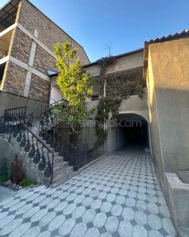 4 Սենյականոց Սեփական Տուն, 150քմ, Նորմալ Վիճակում, Կահավորված