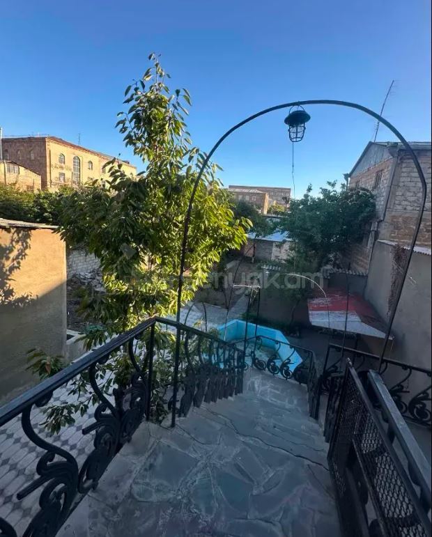 4 Սենյականոց Սեփական Տուն, 150քմ, Նորմալ Վիճակում, Կահավորված