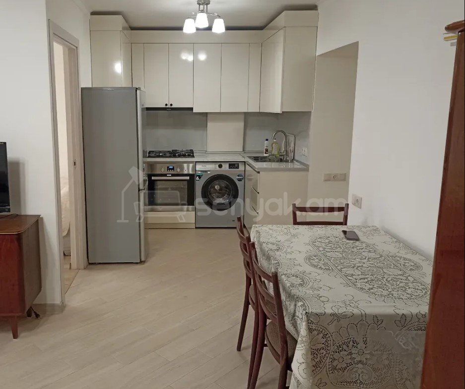 2 Սենյականոց Բնակարան Քարե Շենքում, 50քմ, 5/5 հարկ, Կապիտալ Վերանորոգված, Կահավորված