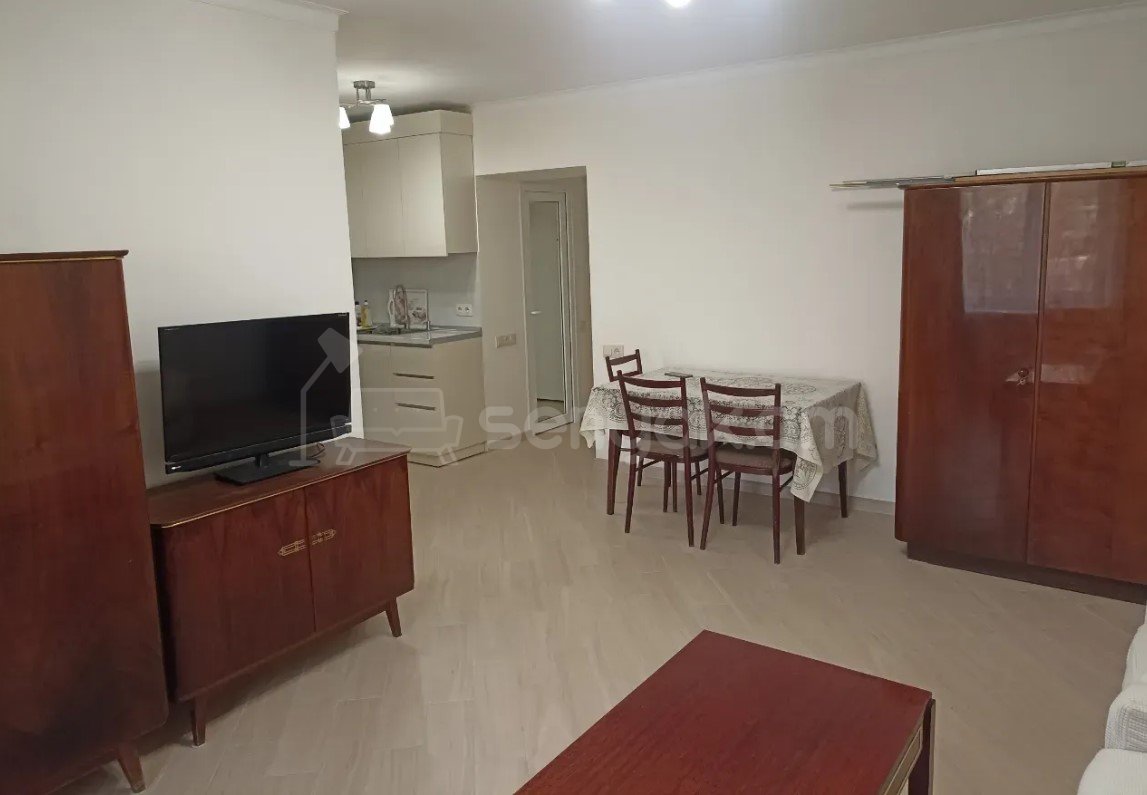 2 Սենյականոց Բնակարան Քարե Շենքում, 50քմ, 5/5 հարկ, Կապիտալ Վերանորոգված, Կահավորված