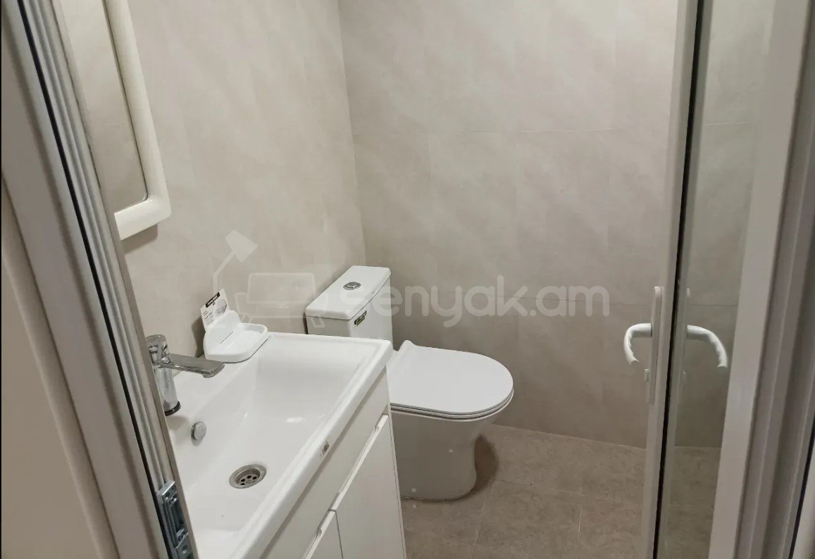 2 Սենյականոց Բնակարան Քարե Շենքում, 50քմ, 5/5 հարկ, Կապիտալ Վերանորոգված, Կահավորված