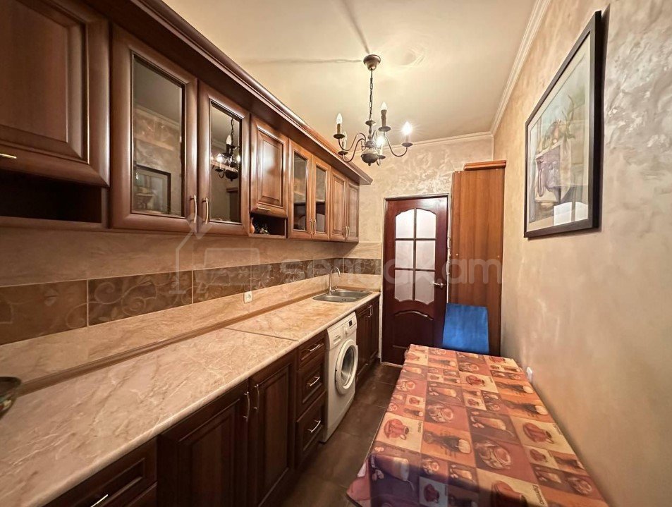 2 Սենյականոց Բնակարան Քարե Շենքում, 70քմ, 5/5 հարկ, Նորմալ Վիճակում, Կահավորված