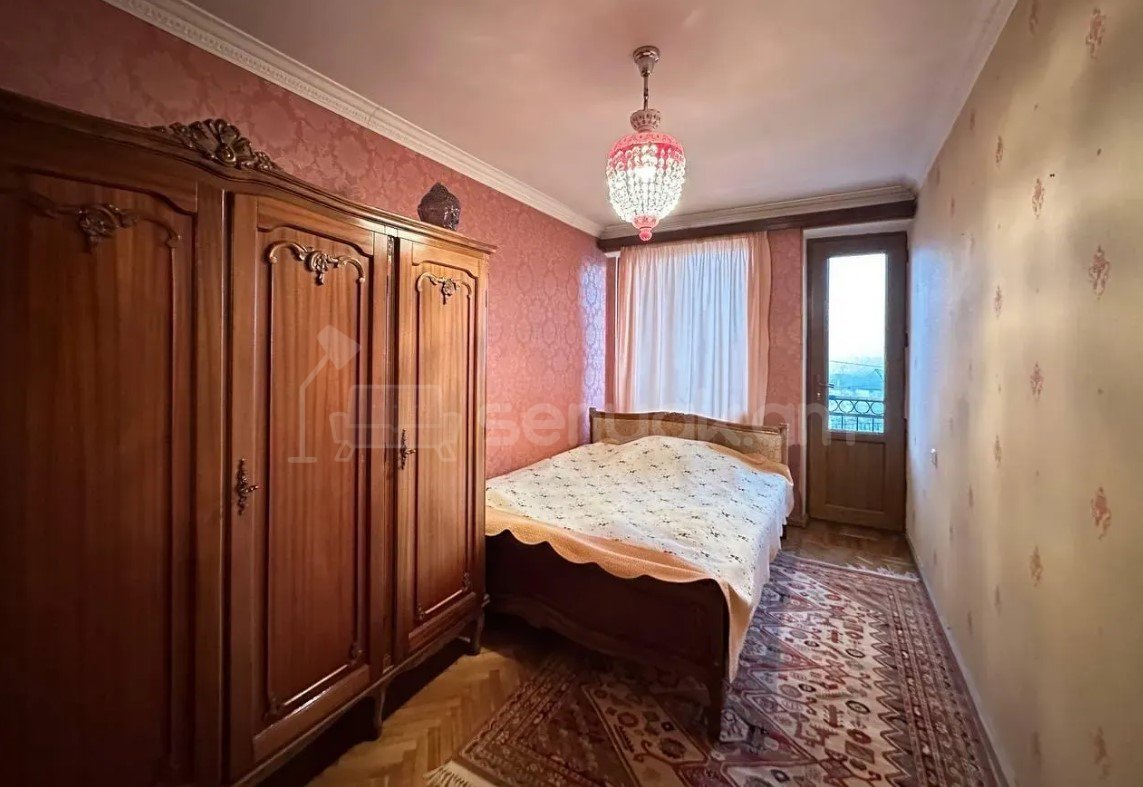 2 Սենյականոց Բնակարան Քարե Շենքում, 70քմ, 5/5 հարկ, Նորմալ Վիճակում, Կահավորված