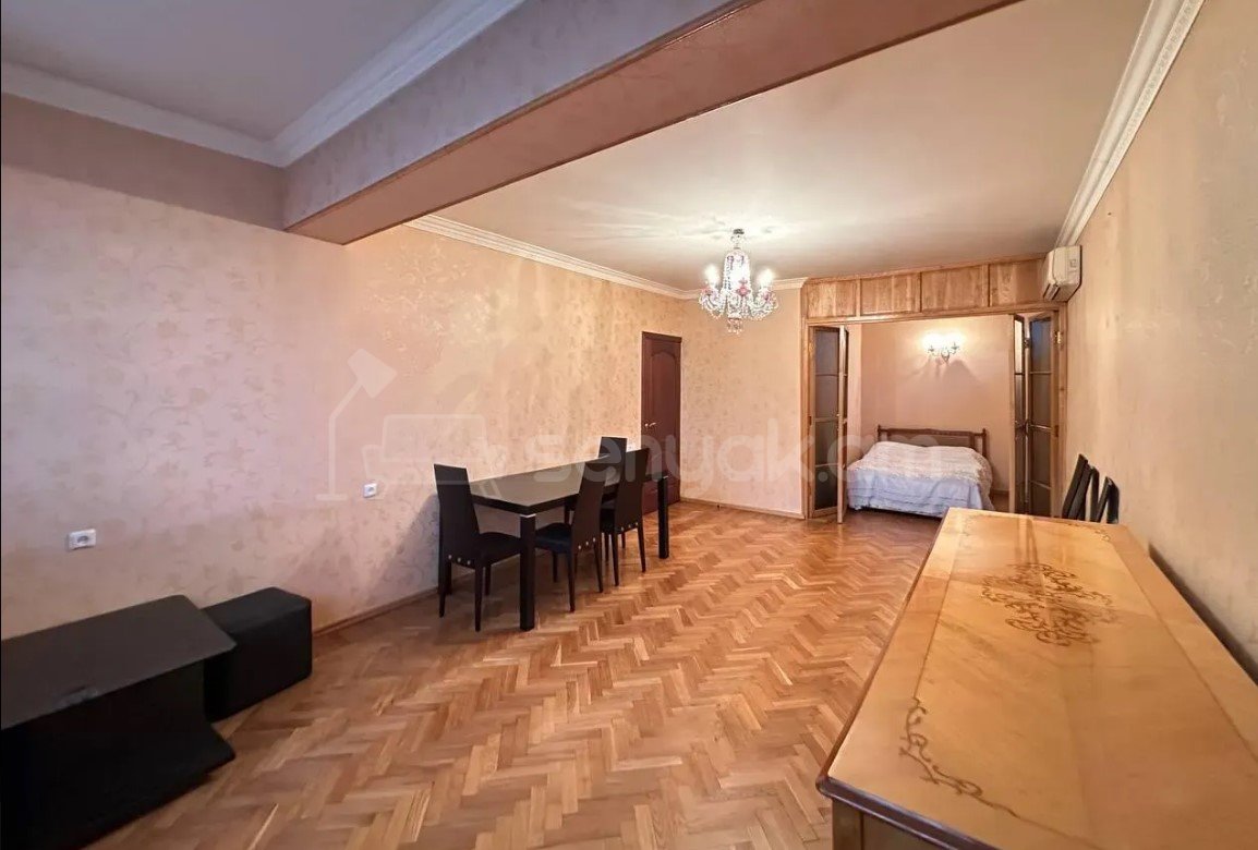 2 Սենյականոց Բնակարան Քարե Շենքում, 70քմ, 5/5 հարկ, Նորմալ Վիճակում, Կահավորված