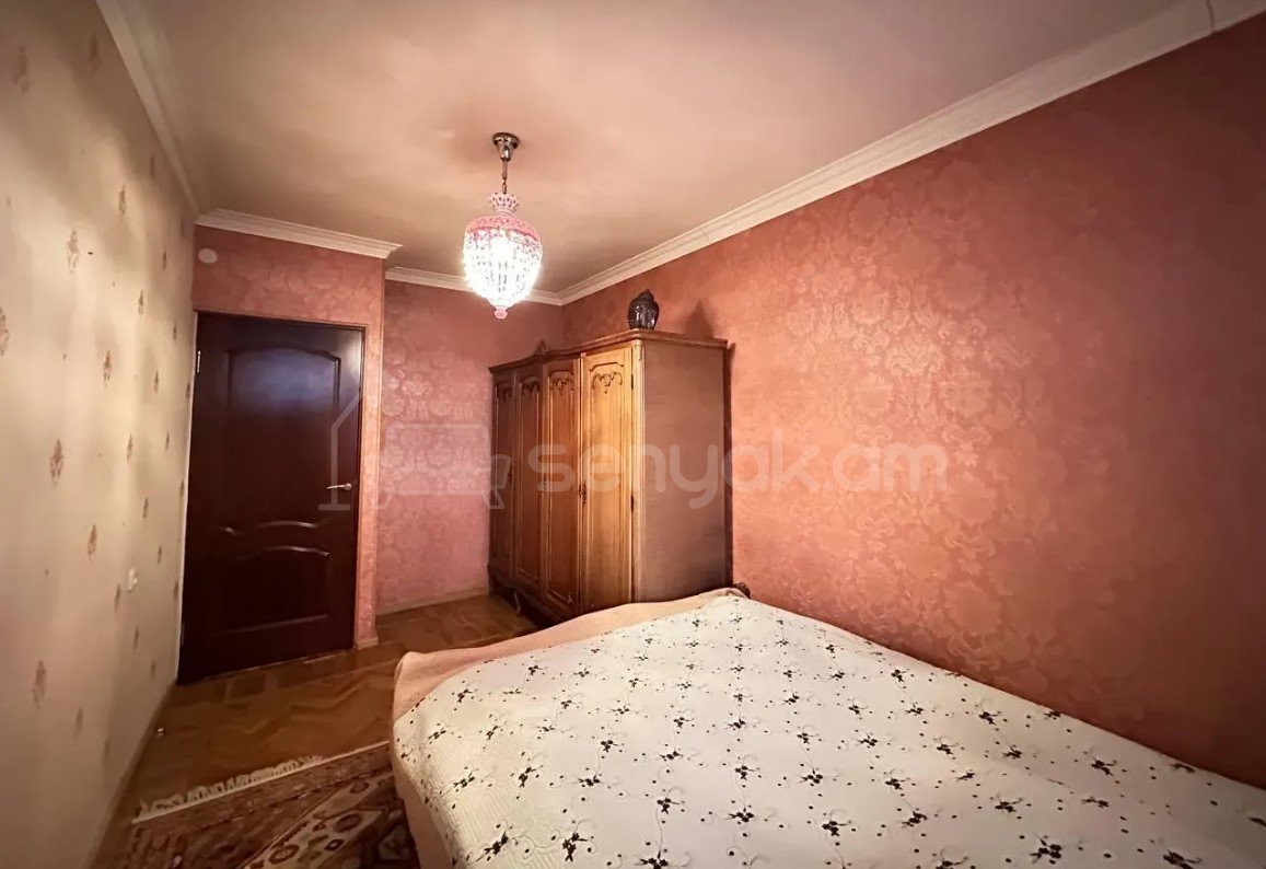 2 Սենյականոց Բնակարան Քարե Շենքում, 70քմ, 5/5 հարկ, Նորմալ Վիճակում, Կահավորված