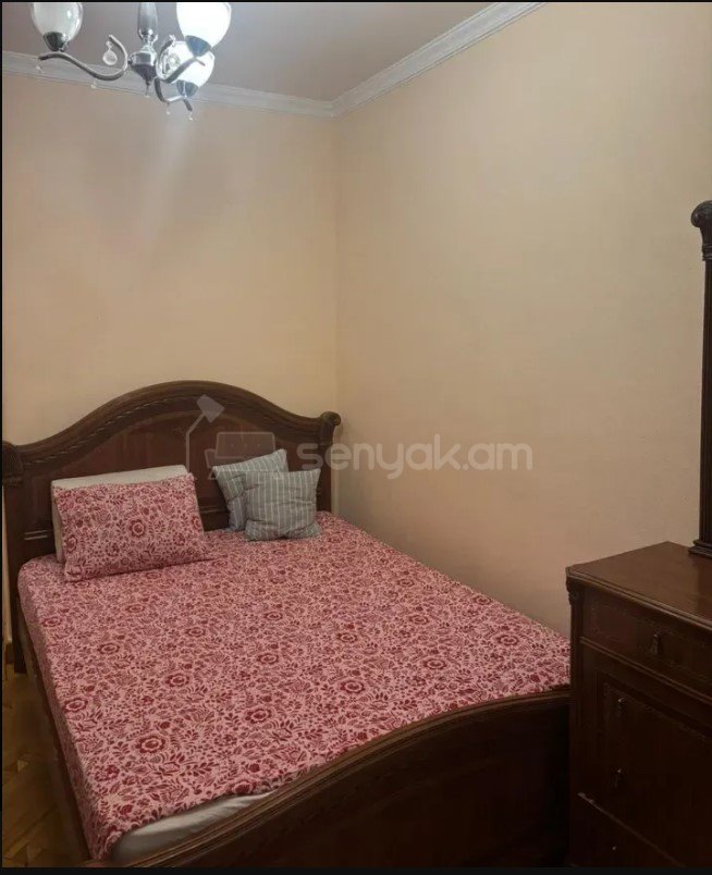 3 Սենյականոց Բնակարան Քարե Շենքում, 80քմ, 2/5 հարկ, Կապիտալ Վերանորոգված, Կահավորված