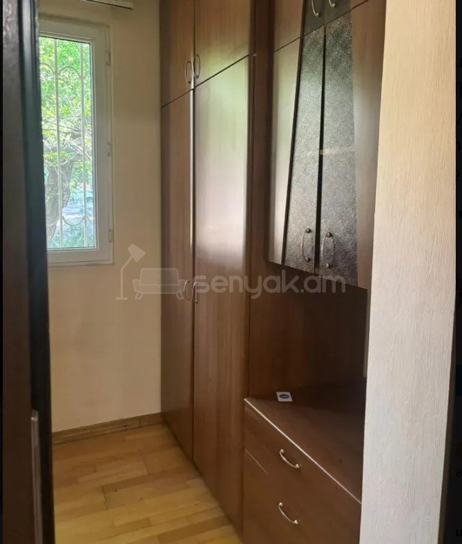 3 Սենյականոց Բնակարան Քարե Շենքում, 80քմ, 2/5 հարկ, Կապիտալ Վերանորոգված, Կահավորված