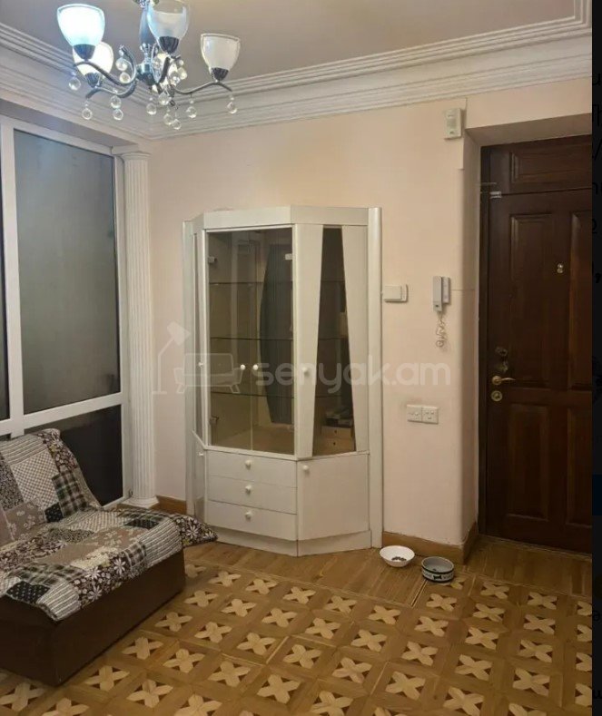 3 Սենյականոց Բնակարան Քարե Շենքում, 80քմ, 2/5 հարկ, Կապիտալ Վերանորոգված, Կահավորված