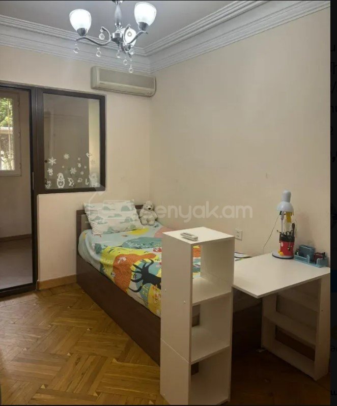 3 Սենյականոց Բնակարան Քարե Շենքում, 80քմ, 2/5 հարկ, Կապիտալ Վերանորոգված, Կահավորված