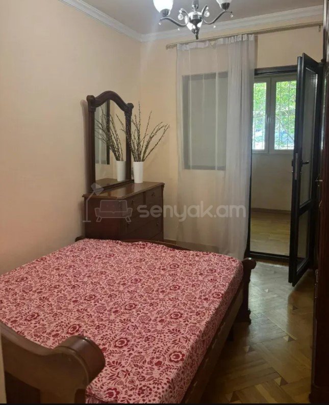 3 Սենյականոց Բնակարան Քարե Շենքում, 80քմ, 2/5 հարկ, Կապիտալ Վերանորոգված, Կահավորված