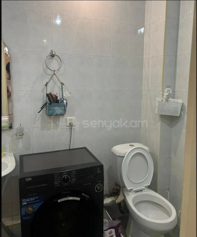 3 Սենյականոց Բնակարան Քարե Շենքում, 80քմ, 2/5 հարկ, Կապիտալ Վերանորոգված, Կահավորված