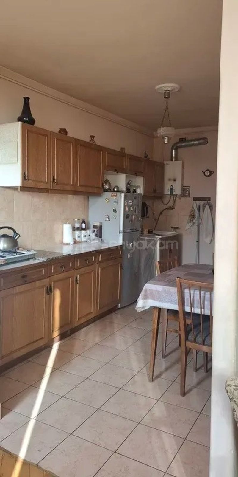 3 Սենյականոց Բնակարան Քարե Շենքում, 92քմ, 3/5 հարկ, Նորմալ Վիճակում