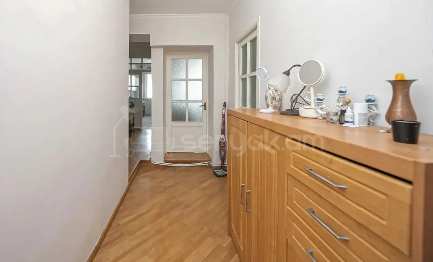 2 Սենյականոց Բնակարան Քարե Շենքում, 71քմ, 5/5 հարկ, Կոսմետիկ Վերանորոգված