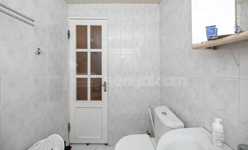 2 Սենյականոց Բնակարան Քարե Շենքում, 71քմ, 5/5 հարկ, Կոսմետիկ Վերանորոգված