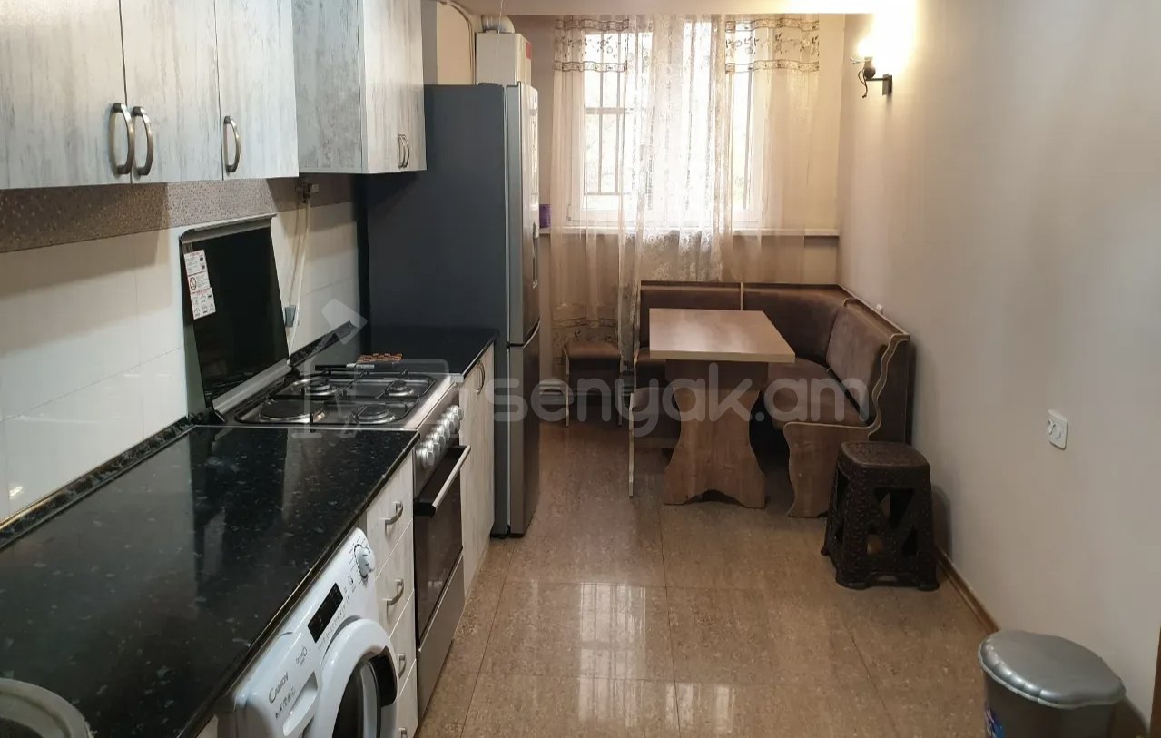 2 Սենյականոց Բնակարան Քարե Շենքում, 68քմ, 5/9 հարկ, Նորմալ Վիճակում, Կահավորված, Արևկող