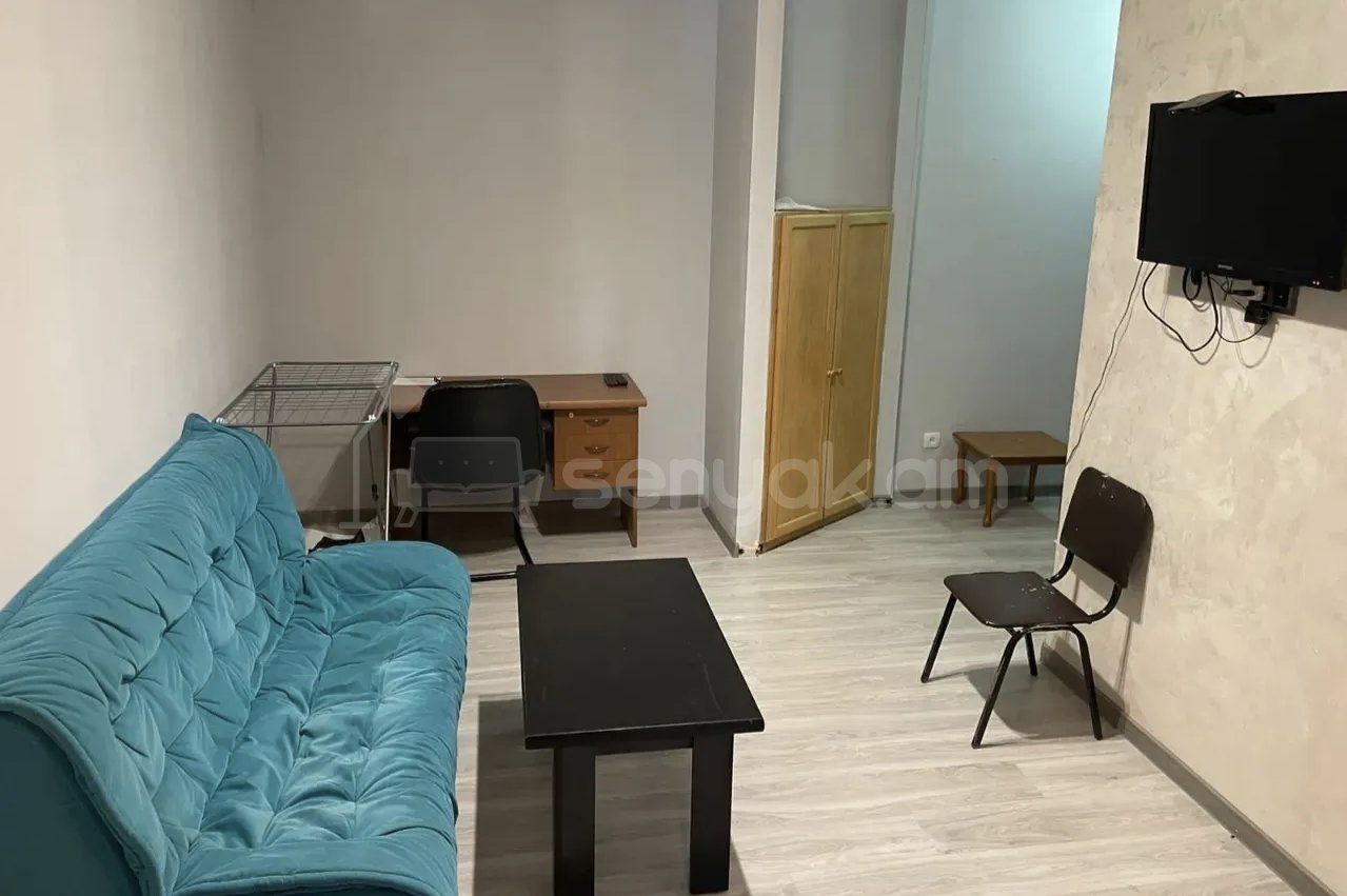 1 Սենյականոց Բնակարան Քարե Շենքում, 44քմ, 1/5 հարկ, Նորմալ Վիճակում, Կահավորված, Արևկող