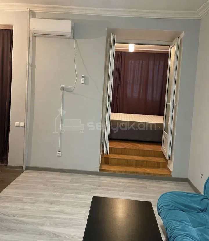 1 Սենյականոց Բնակարան Քարե Շենքում, 44քմ, 1/5 հարկ, Նորմալ Վիճակում, Կահավորված, Արևկող