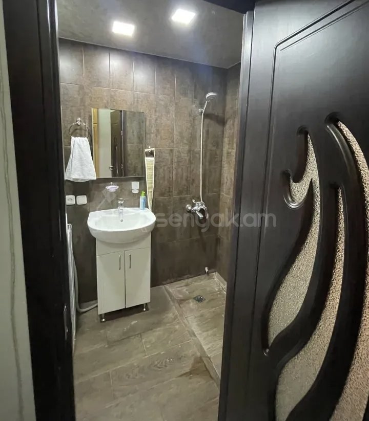 1 Սենյականոց Բնակարան Քարե Շենքում, 44քմ, 1/5 հարկ, Նորմալ Վիճակում, Կահավորված, Արևկող