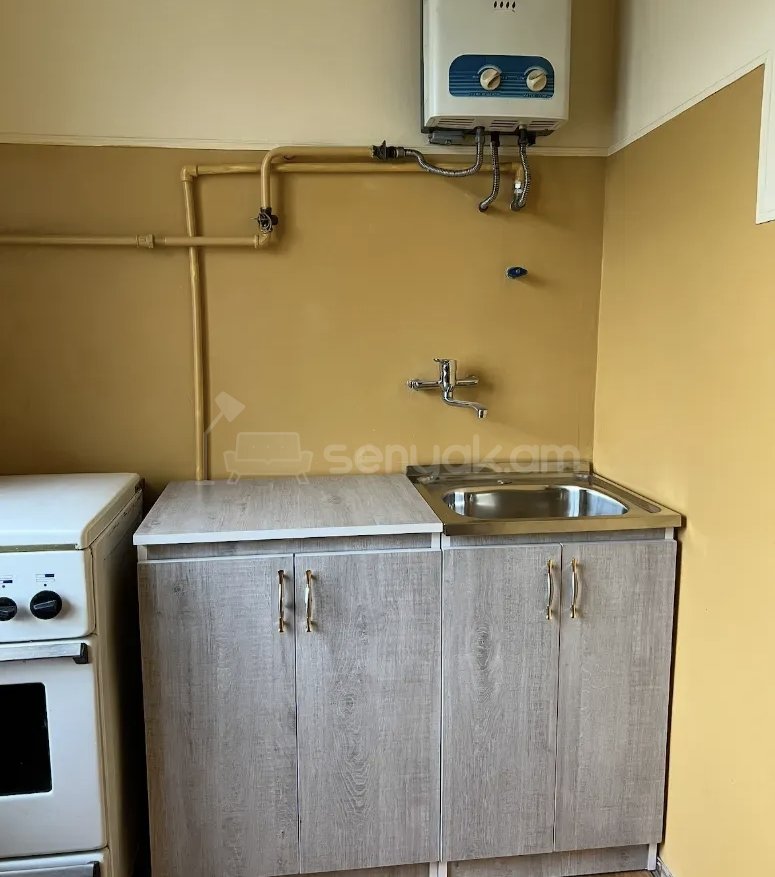 2 Սենյականոց Բնակարան Քարե Շենքում, 56քմ, 5/5 հարկ, Նորմալ Վիճակում, Կահավորված