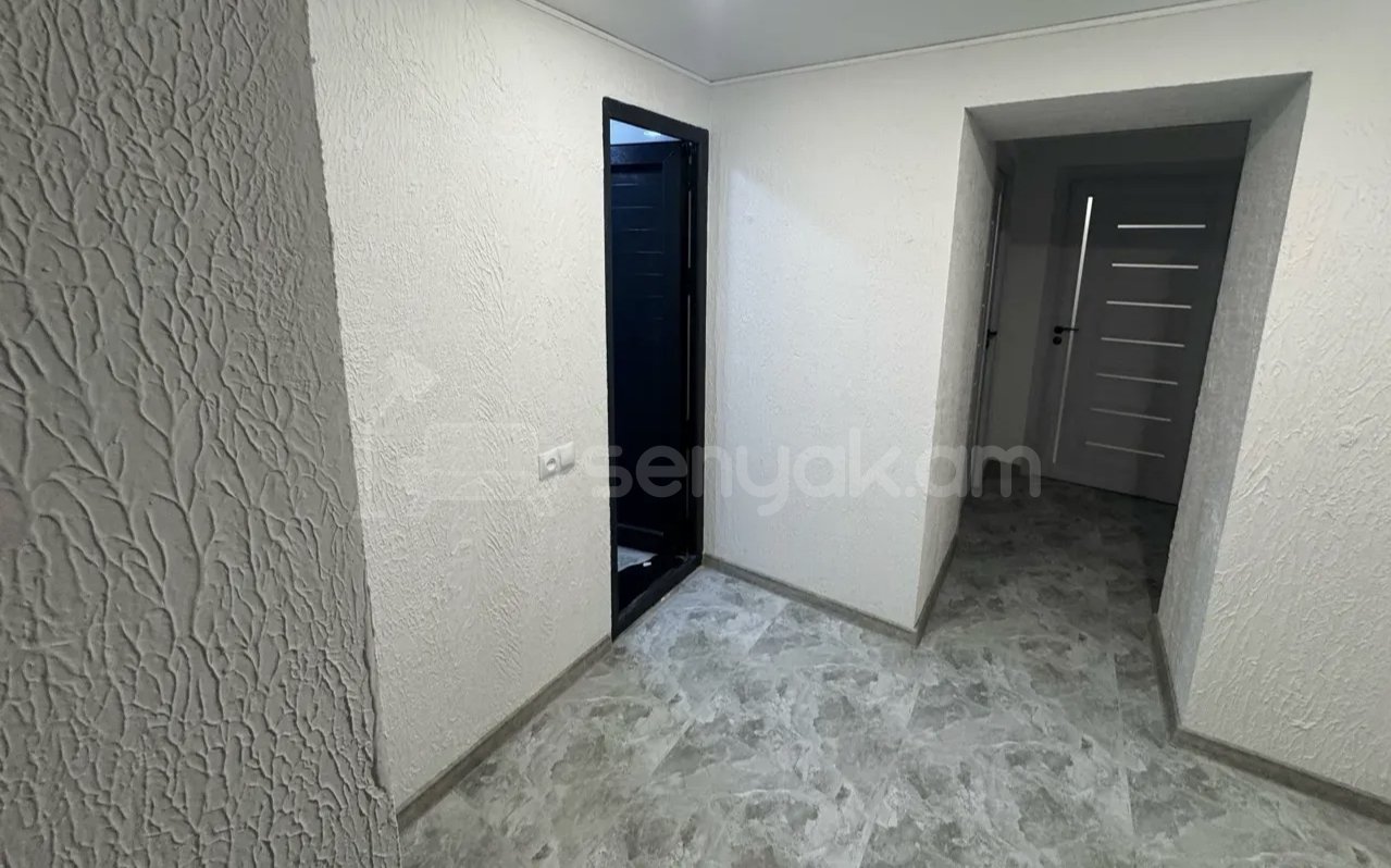 3 Սենյականոց Բնակարան Քարե Շենքում, 68քմ, 1/1 հարկ, Կապիտալ Վերանորոգված, Կահավորված