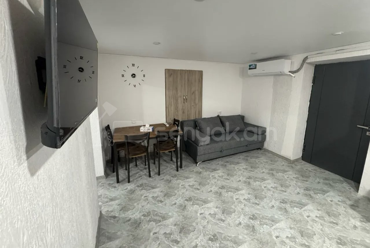 3 Սենյականոց Բնակարան Քարե Շենքում, 68քմ, 1/1 հարկ, Կապիտալ Վերանորոգված, Կահավորված